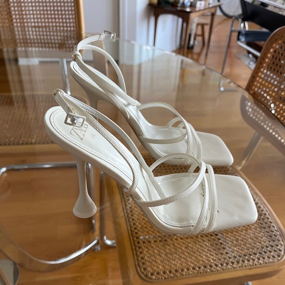 ZARA WHITE SANDALS - Picture 2 of 2
